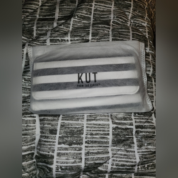 Kut from the kloth black and white striped wallet with Dust Bag - Picture 3 of 11